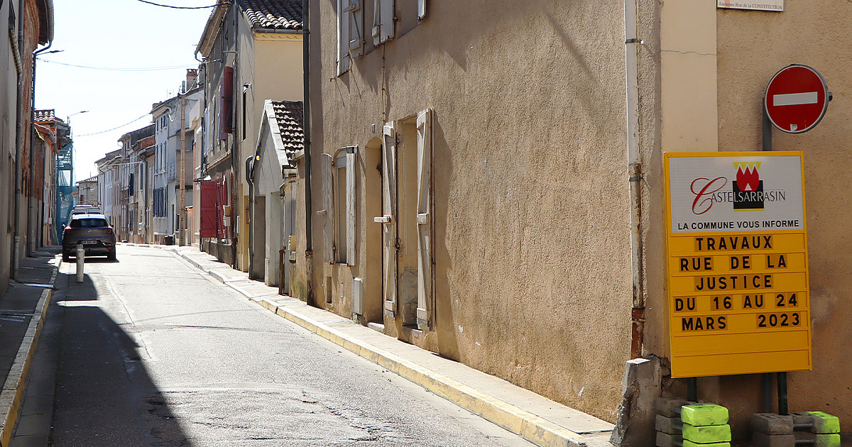 CASTELSARRASIN - Rue de la RÉVOLUTION - arcs en plein cintre surmontes d  archivoltes en briques
