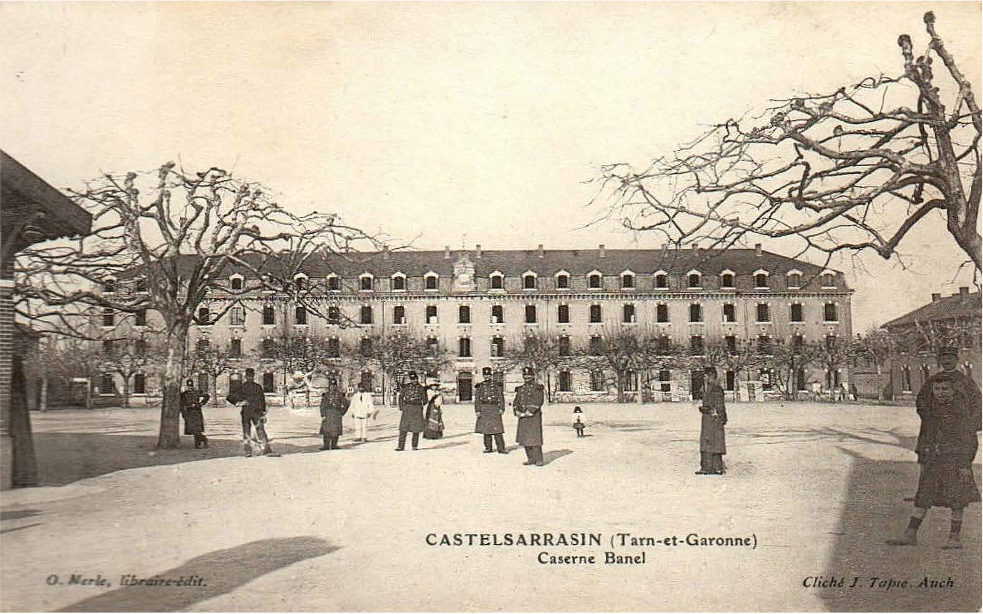 Carte postale | Bâtiment principal surmonté de l'horloge